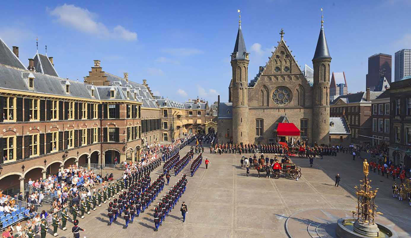 Zelf rijden in Den Haag: Een Gids en Praktische Tips